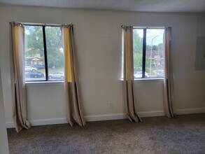 2047 Jason Dr, Unit A in Huntingdon Valley, PA - Foto de edificio - Building Photo