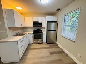 1011 SW 8th St in Hallandale Beach, FL - Building Photo