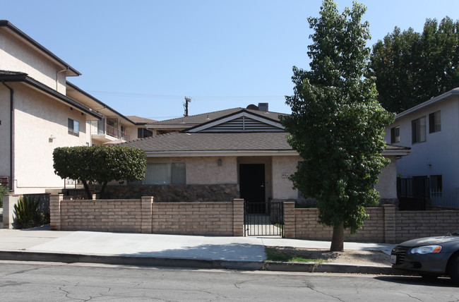 452 E Cypress Ave in Burbank, CA - Building Photo - Building Photo