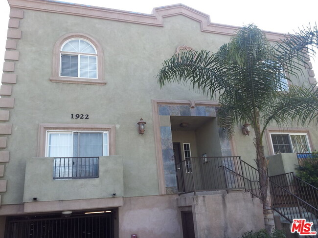 property at 1922 Crenshaw Blvd