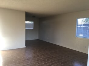 3405 Rosemary Ln in Bakersfield, CA - Building Photo - Building Photo