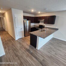 6547 Sweetbay Ln in Jacksonville, FL - Building Photo - Building Photo