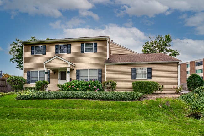 property at 134 W Wood St