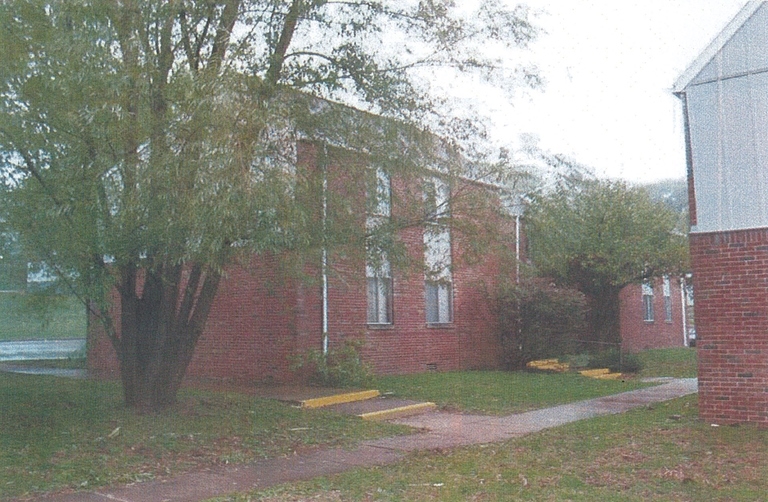 260 E Church St in Bloomfield, IN - Building Photo