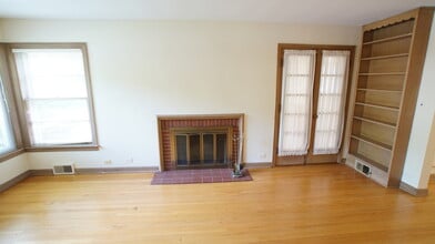 1229 Middlebury Ln in Wilmette, IL - Building Photo - Building Photo