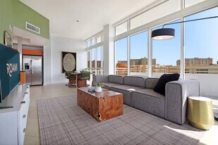 225 179th Dr in Sunny Isles Beach, FL - Building Photo