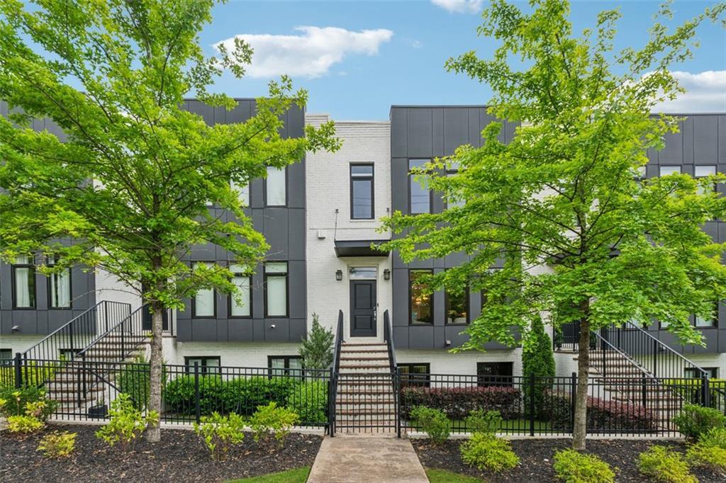 1106 Briar Cove Cir in Atlanta, GA - Building Photo