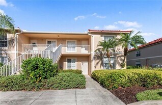 2885 Cypress Trace Cir in Naples, FL - Building Photo