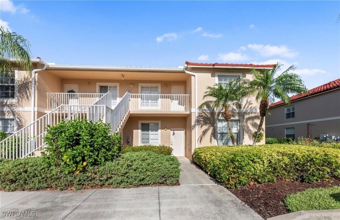 2885 Cypress Trace Cir in Naples, FL - Building Photo