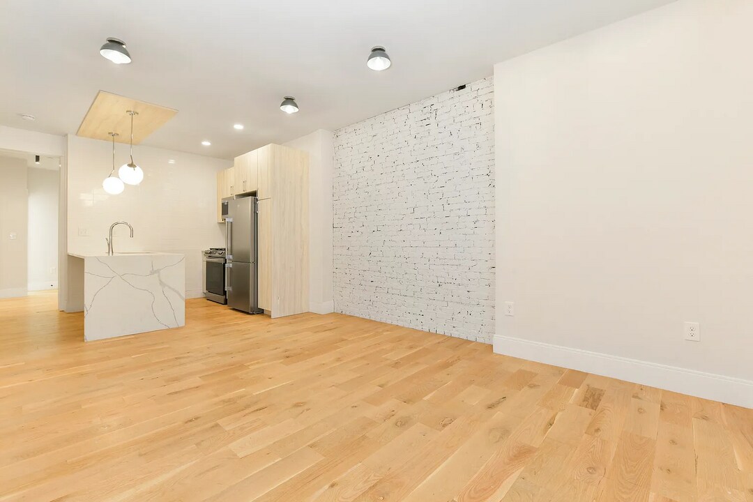 200 Maverick St, Unit 1 in Boston, MA - Building Photo