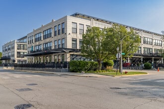 University Commons V in Chicago, IL - Building Photo - Building Photo