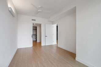3686 Overland Ave, Unit 622 in Los Angeles, CA - Building Photo - Building Photo