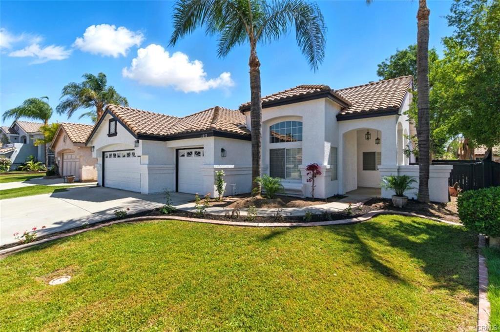 1272 Avenida Roundelay in San Jacinto, CA - Foto de edificio