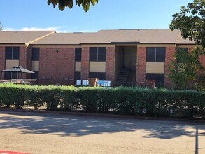 3917 Bonnie Dr, Unit 104 in Fort Worth, TX - Foto de edificio - Building Photo