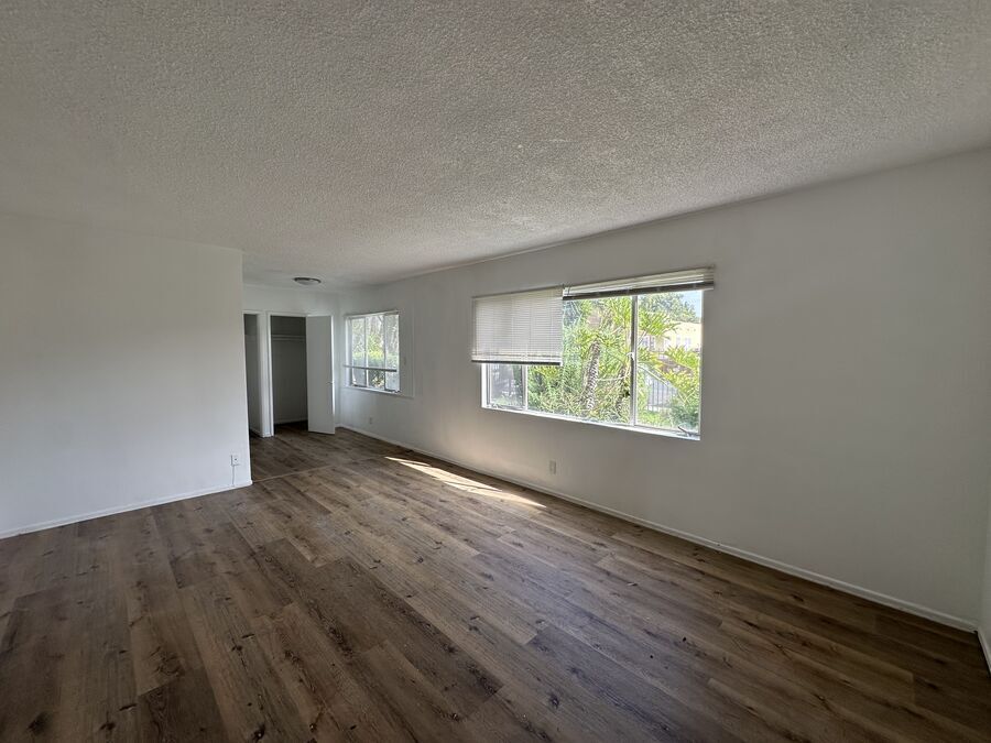 2027 Ridgeley Dr in Los Angeles, CA - Building Photo