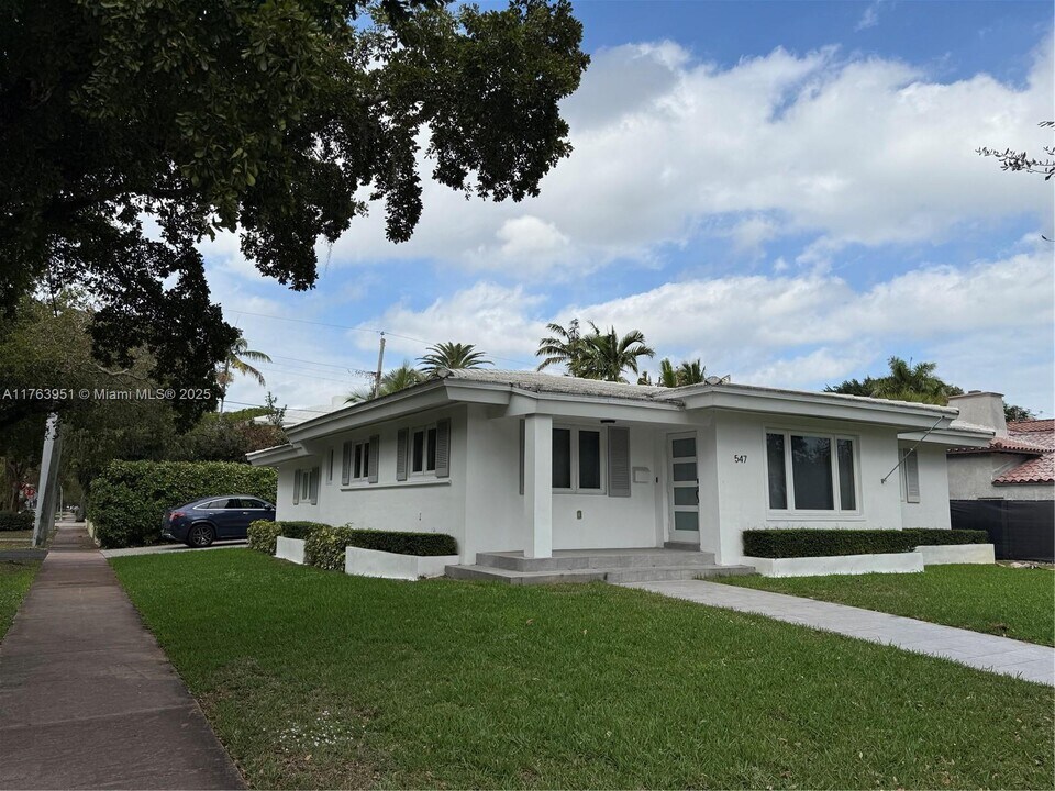 547 Giralda Ave in Coral Gables, FL - Building Photo