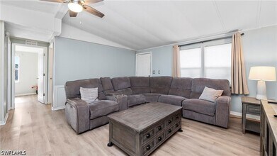 101 Sugarloaf Ln in Naples, FL - Foto de edificio - Building Photo