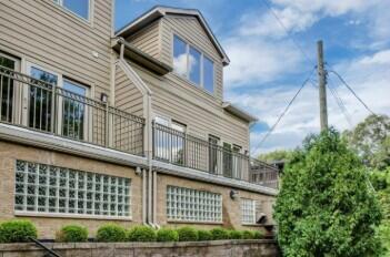 property at 934 W Huron St