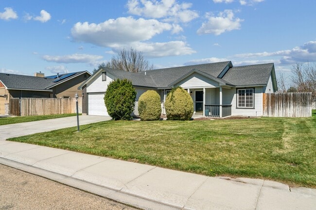 8210 Waterside Ave in Nampa, ID - Building Photo - Building Photo