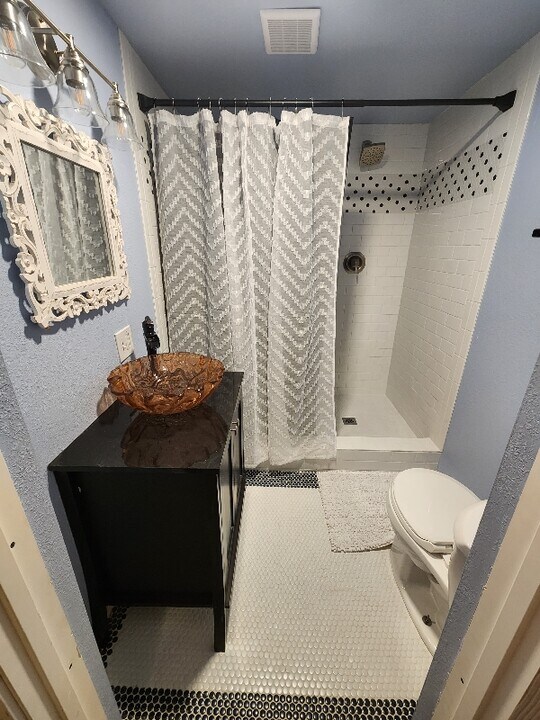 710 Catskill St in Richland, WA - Foto de edificio