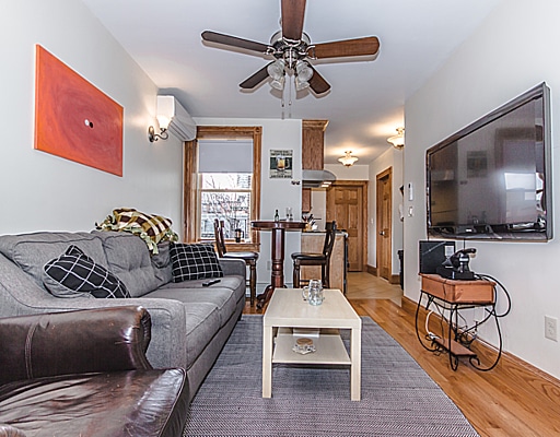 12 S Russell St in Boston, MA - Foto de edificio - Building Photo