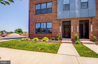 43792 Middleway Ter in Ashburn, VA - Building Photo - Building Photo