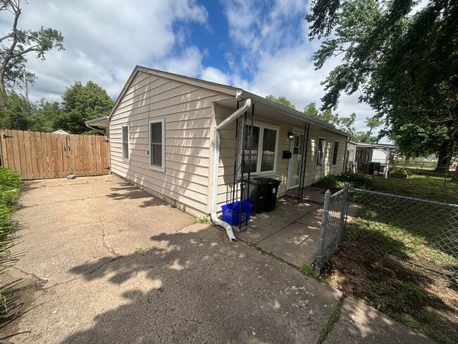 3808 N 13th St in Carter Lake, IA - Building Photo - Building Photo