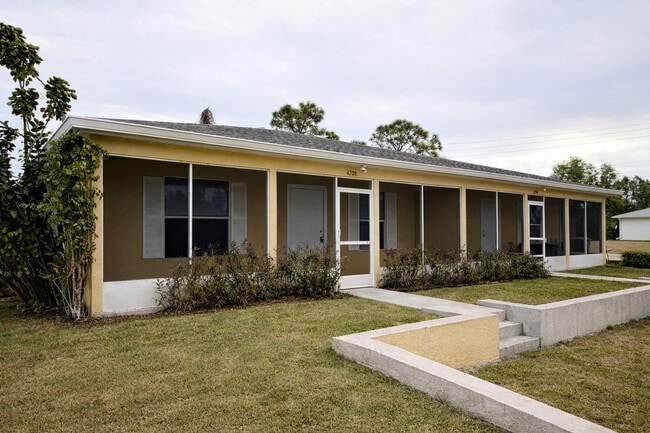 property at 4708 Golfview Blvd