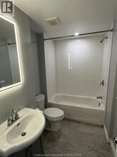 222 St Clair St in Chatham, ON - Building Photo - Building Photo