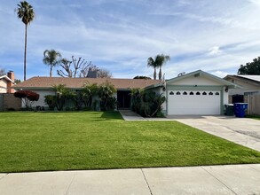 804 Hewlett St in Bakersfield, CA - Building Photo - Building Photo