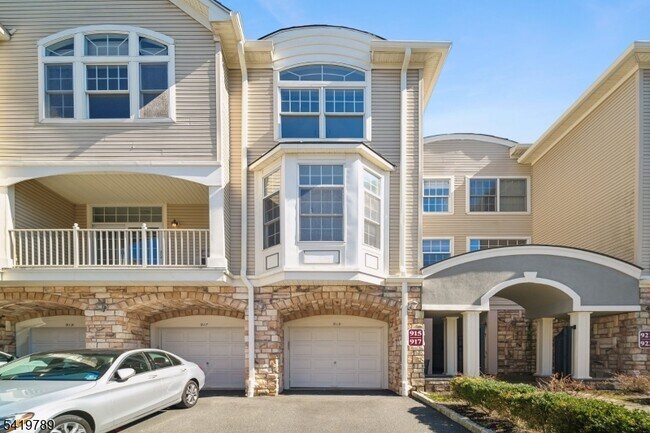 property at 915 Kensington Ln