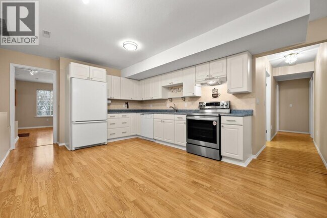 2637 Panorama Dr in Coquitlam, BC - Building Photo - Building Photo