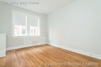 16 Forest St, Unit #2 in Cambridge, MA - Foto de edificio - Building Photo