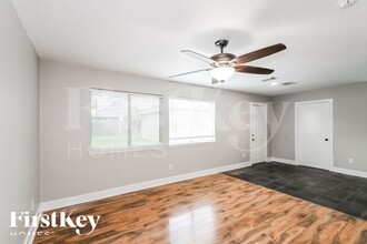 256 Rolling Brook Dr in Dickinson, TX - Building Photo - Building Photo