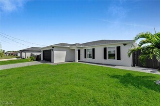 3095 NW 4th Pl in Cape Coral, FL - Building Photo - Building Photo