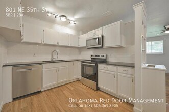 801 NE 35th St in Oklahoma City, OK - Foto de edificio - Building Photo