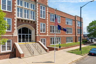 The Flats 324 in Wichita, KS - Foto de edificio - Building Photo