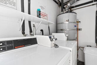 4840 Van Noord Ave in Sherman Oaks, CA - Building Photo - Building Photo