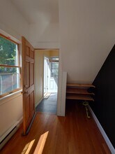 11 Hinckley St, Unit 1 in Somerville, MA - Foto de edificio - Building Photo