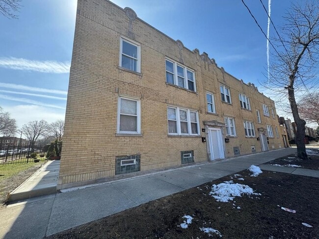 property at 5309 W Potomac Ave