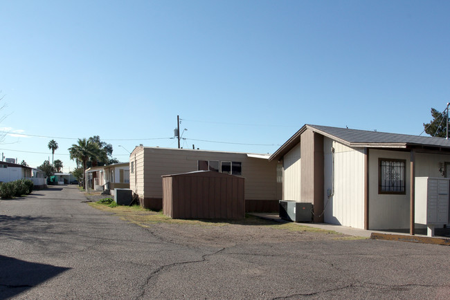 Hidden MHP in Phoenix, AZ - Foto de edificio - Building Photo