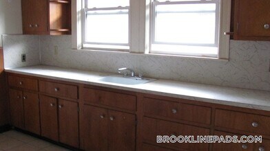 785 Washington St in Brookline, MA - Foto de edificio - Building Photo