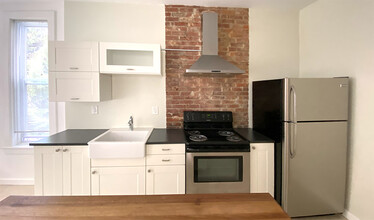 183 4th St, Unit 3rd Floor in Troy, NY - Foto de edificio - Building Photo