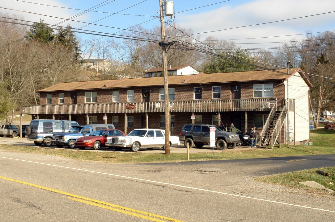 551 College Pky in Parkersburg, WV - Foto de edificio