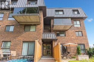 53 Taunton Rd E in Oshawa, ON - Building Photo