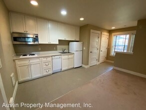 2209 NW High Lakes Loop in Bend, OR - Building Photo - Building Photo