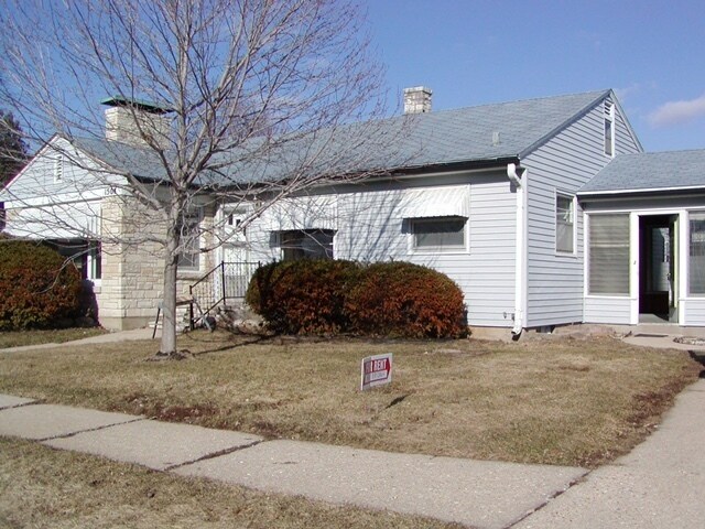 1504 W Gate Pkwy in Rockford, IL - Building Photo