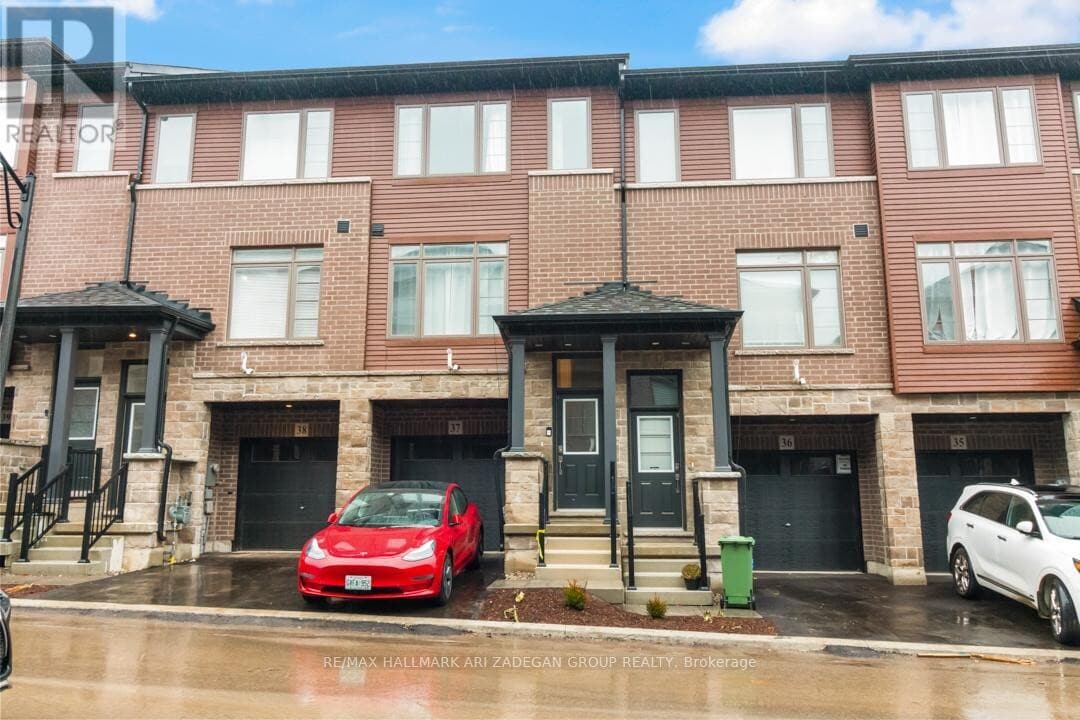 61-61 Soho St in Hamilton, ON - Building Photo