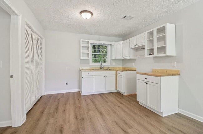 231 Brock Dr, Unit In-Law Apartment in Dallas, GA - Building Photo - Building Photo