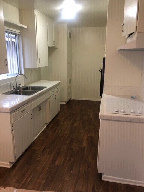 2239 E Lenita Ln-Unit -N in Santa Ana, CA - Building Photo - Building Photo